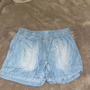 Thin / loose jean shorts 😍